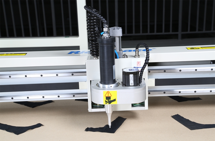 富怡全自動(dòng)超聲波點(diǎn)燙機(jī)