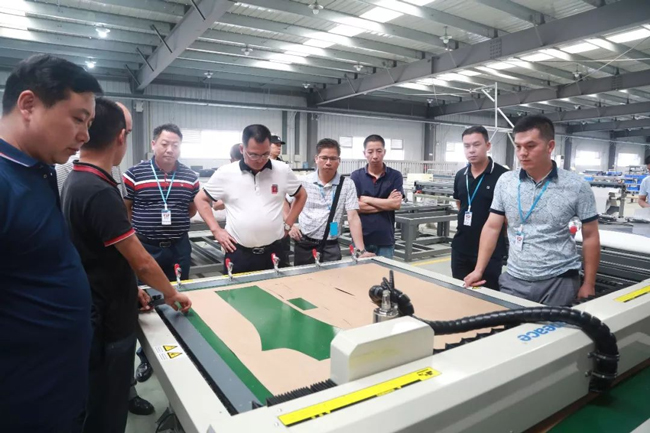 富怡講師講解現(xiàn)代化版房的應(yīng)用 5.jpg