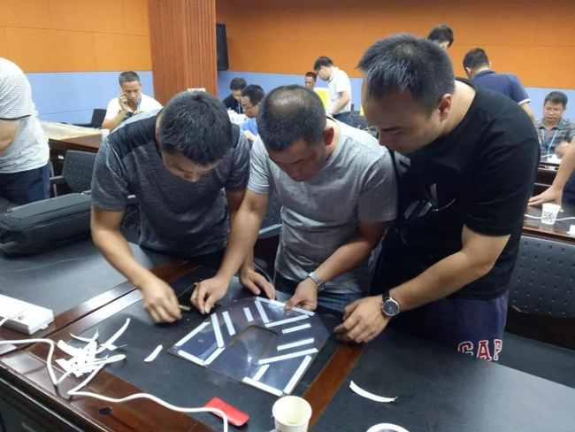 智能裁剪設(shè)備在服裝生產(chǎn)中的應(yīng)用 10.jpg