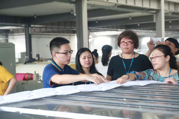 參觀富怡繡花機 參觀富怡繡花機
