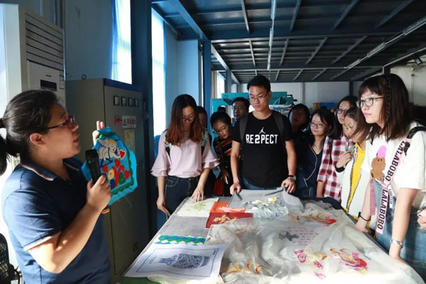 參觀富怡臂式縫紉機車間