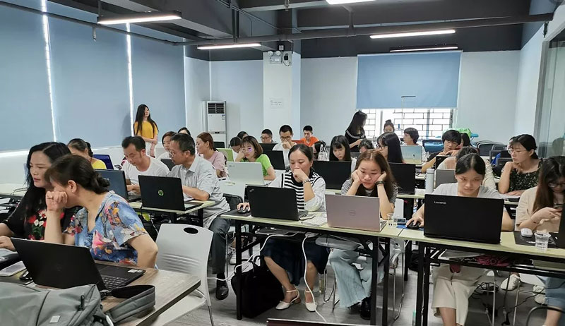東莞富怡服裝/繡花CAD/CAM技術培訓現場 東莞富怡服裝/繡花CAD/CAM技術培訓現場.jpg