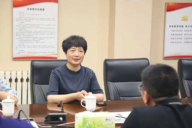 寶坻區總工會領導深入基層，為企業職工送關懷！